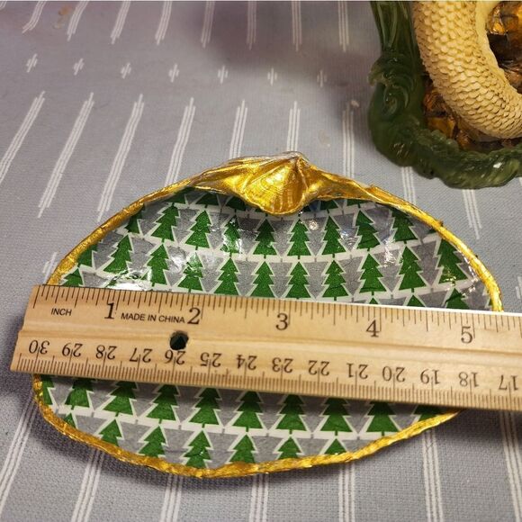 DECOUPAGE CLAM SHELL DECOUPAGE CHRISTMAS TREES ON A CLAM SHELL TRINKET DISH - Picture 8 of 10
